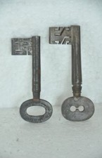 Usado, 2 PC Vintage Ferro Fatto a Mano Diverse Vittoriano Originale Tasti, Bello Patina comprar usado  Enviando para Brazil