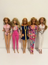 Barbie lotto vestiti usato  Sansepolcro