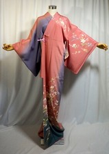 Usado, Quimono japonês "HOUMONGI" SEDA, um ramo flores, selo de assinatura, rosa, L5'3"..4482 comprar usado  Enviando para Brazil