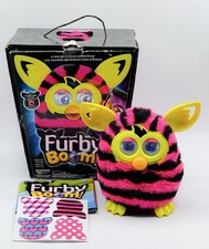 2013 Hasbro Furby Boom! Brinquedo eletrônico interativo fala tiras rosa com caixa, usado comprar usado 2013 Hasbro Furby Boom! Brinquedo eletrônico interativo fala tiras rosa com caixa, usado comprar usado  Enviando para Brazil