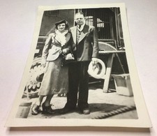 Usado, Fotografia de carrinho de gaiola de circo Terrell Dolly Jacobs em pé na frente de 1938 comprar usado  Enviando para Brazil