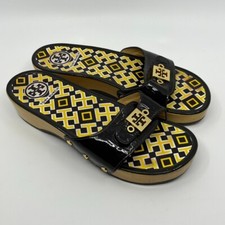 Sandálias Tory Burch Slide Femininas 8.5 Marrom Escuro Couro Patente Logotipo Salto Madeira comprar usado  Enviando para Brazil