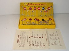 CONJUNTO INTERNACIONAL DE SINAIS DE TRÂNSITO DINKY 771 (387), usado comprar usado  Enviando para Brazil