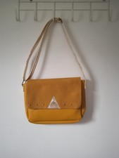 Sac main bandoulière d'occasion  Guise