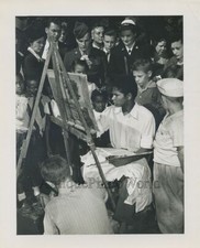 Jovem artista de rua negro pintando multidão foto vintage, usado comprar usado  Enviando para Brazil