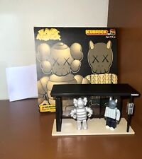 Brinquedo KAWS Medicom 100%: KAWS Kubrick Bus Stop No. 3_2002 Original Falso RARO comprar usado  Enviando para Brazil