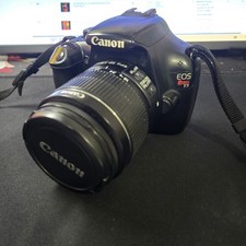 Câmera DSLR Canon EOS Rebel T3i e kit de lentes EF-S 18-55mm IS II com carregador comprar usado  Enviando para Brazil