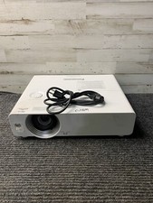 Projetor de vídeo LCD Panasonic PT-VW440 HDMI com cabo de alimentação (1662 horas de lâmpada) comprar usado  Enviando para Brazil