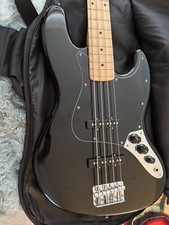 Fender jazz bass d'occasion  Expédié en Belgium