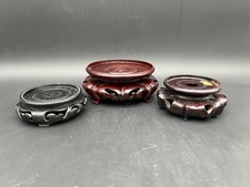 Conjunto de 3 pedestais, bases ou suportes de exibição de pau-rosa esculpidos em estilo asiático comprar usado  Enviando para Brazil