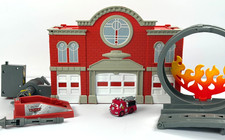 Disney Pixar Cars Mini Adventures Race N Rescue Station Firehouse pista de salto comprar usado Disney Pixar Cars Mini Adventures Race N Rescue Station Firehouse pista de salto comprar usado  Enviando para Brazil