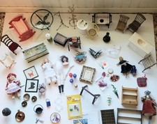 MINIATURA DE CASA DE BONECAS ~LOTE~ 73 PEÇAS~PRATELEIRAS~BONECAS~CADEIRAS~TANQUE DE PEIXES~MESA~ MISC, usado comprar usado  Enviando para Brazil