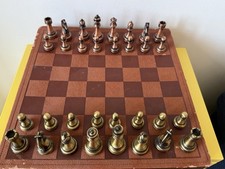 Conjunto de xadrez de alta qualidade, peças de metal amarelo, caixa de couro conjunto completo., usado comprar usado  Enviando para Brazil