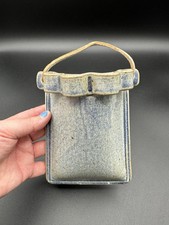 Usado, Adorável Jeans de Cerâmica Denim Bolso Pendurado na Parede, Plantador de Flores - Assinado pelo Artista comprar usado  Enviando para Brazil