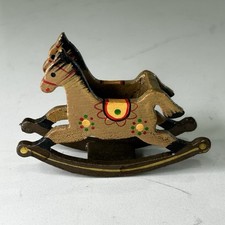 Brinquedo miniatura vintage cavalo de balanço madeira quarto de bebê casa de bonecas 1:12 comprar usado  Enviando para Brazil