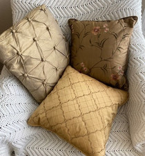 Set throw pillows for sale  Star