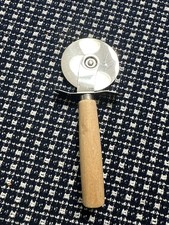 Cortador de pizza roda de aço inoxidável cabo de madeira 7"", usado comprar usado  Enviando para Brazil