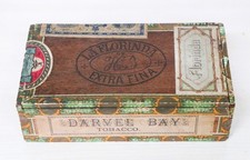 caixa de charutos vintage de madeira com etiquetas e marcações interessantes comprar usado  Enviando para Brazil