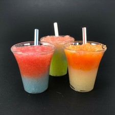 Usado, Casa de bonecas REALISTA miniatura bebidas geladas YUMMY sobremesa comida lama com canudo de vidro comprar usado  Enviando para Brazil