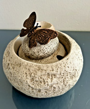 Bomba fuente cerámica bronce mariposa carin tallada en piedra Foreside Home & Garden segunda mano  Embacar hacia Mexico