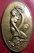 Naked woman holding d'occasion  Nice-