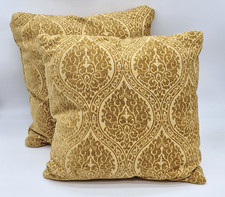 Set decorative throw for sale  Kent