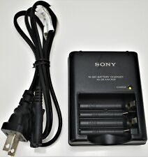Carregador de bateria Sony Ni-MH BC-CS2A carrega AA ou AAA testado funcionando comprar usado  Enviando para Brazil