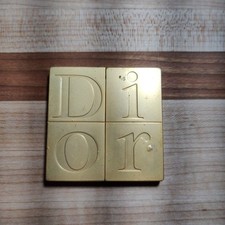 Usado, Espelho quadrado vintage Christian Dior em relevo tom dourado compacto deslizante comprar usado  Enviando para Brazil