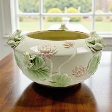 Tigela de sapo floral Lenox fina marfim porcelana 2001 almofada de lírio de lótus acabamento dourado lírio d'água comprar usado Tigela de sapo floral Lenox fina marfim porcelana 2001 almofada de lírio de lótus acabamento dourado lírio d'água comprar usado  Enviando para Brazil