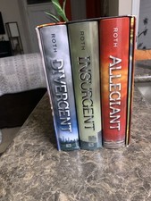 Divergent Trilogy Box Set Hardcover Veronica Roth 3 Books Complete comprar usado Divergent Trilogy Box Set Hardcover Veronica Roth 3 Books Complete comprar usado  Enviando para Brazil