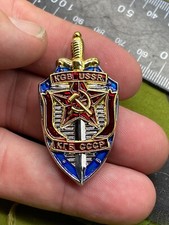 Distintivo soviético KGB funcionário homenageado emblema da polícia do estado secreto da URSS comprar usado  Enviando para Brazil