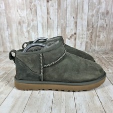 Ugg classic mini d'occasion  Expédié en Belgium