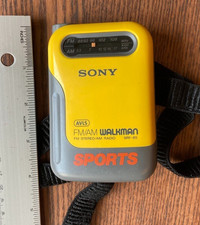 Rádio FM/AM esportivo Sony Walkman SRF-85 amarelo cinza vintage testado funciona AVLS comprar usado  Enviando para Brazil