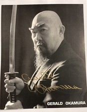 Foto autografada de Gerald Okamura comprar usado  Enviando para Brazil