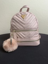 Mini Bolsa Mochila GUESS – Couro Sintético Acolchoado Rosa Claro – Berloque Pom Dourado, usado comprar usado  Enviando para Brazil