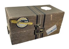 Guarda-roupa DOLL TRUNK, 3 gavetas rosa exterior marrom tweed com adesivos, baú vintage comprar usado  Enviando para Brazil