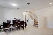 Vendo comedor madera for sale  Hialeah