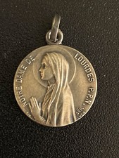 Ancienne medaille religieuse d'occasion  Prades