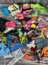 Lote vintage de ropa y accesorios para muñecas - algunos son de Barbie segunda mano  Embacar hacia Mexico