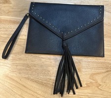Carlos Santana Clutch Wristlet cravejado borla couro sintético preto novo sem etiquetas comprar usado  Enviando para Brazil