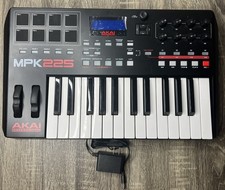 Controlador de teclado Akai Professional MPK225 25 teclas semi ponderado 8 pad USB MIDI comprar usado Controlador de teclado Akai Professional MPK225 25 teclas semi ponderado 8 pad USB MIDI comprar usado  Enviando para Brazil