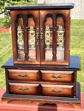 Large vintage jewelry for sale  Milton