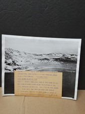  Foto de imprensa vintage Segunda Guerra Mundial Pacific Eten Island Ablaze At Truk 8x10" comprar usado  Enviando para Brazil