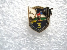 Rare ancien pins d'occasion  Saint-Mamert-du-Gard