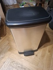 Poubelle pedale noire d'occasion  Vaulx-en-Velin