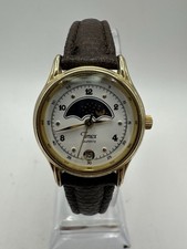 RELÓGIO SOCIAL VINTAGE TIMEX DATA ELEGANTE MOSTRADOR FASE LUA QUARTZO FEMININO MARROM DOURADO comprar usado  Enviando para Brazil