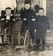 Usado, Cartão postal foto real RPPC retrato de família vintage menino em triciclo bicicleta comprar usado  Enviando para Brazil