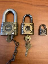 Lote de fechaduras vintage Yale com 2 chaves grandes, médias e pequenas 2,5”, 1,7/8” e 1&1 comprar usado  Enviando para Brazil