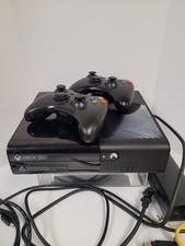 Console de jogos Xbox 360 2 controles sem fio testados e funcionando com todos os cabos. comprar usado  Enviando para Brazil