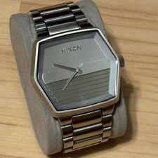 Relógio masculino analógico Nixon The Mayor “Key to the City” vintage hexagonal surf skate cinza, usado comprar usado  Enviando para Brazil